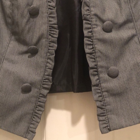 Flattering caplet. - Picture 2 of 3